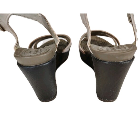 Crocs Leigh II Wedge Size 6 Comfort Sandals Ankle Strap Womens Tan Beige Neutral - Picture 3 of 7